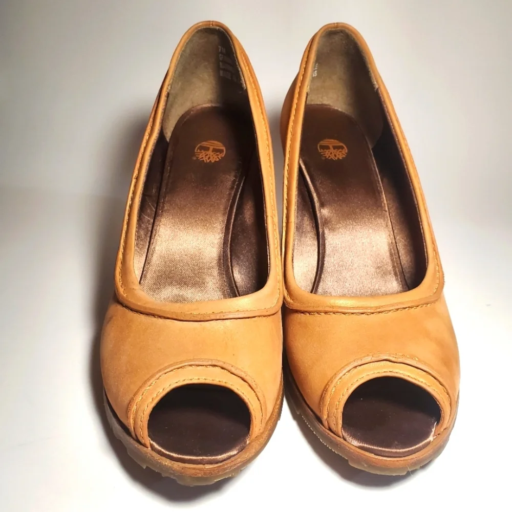 TIMBERLAND Tan Open-toe Stacked Wedge Heels Rubber Sole Leather Upper 7M - NWT